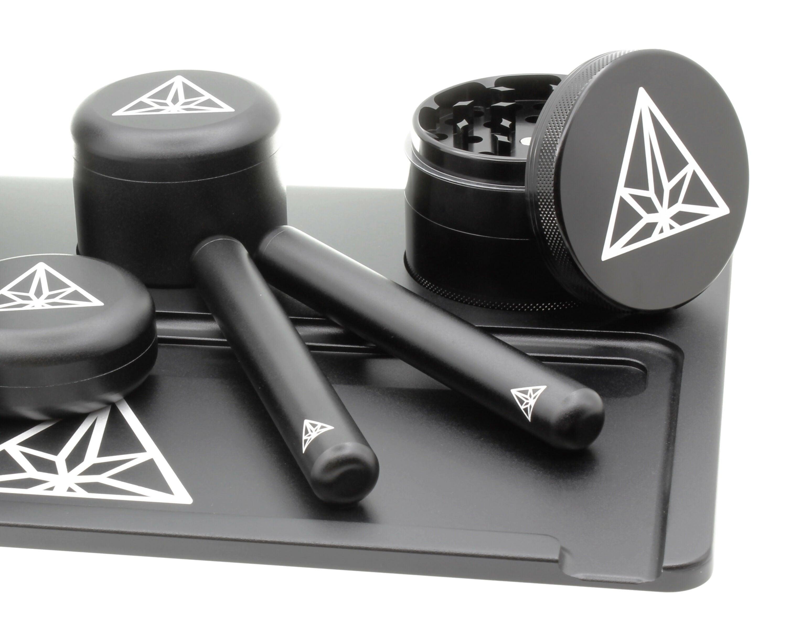 Treez Club Schwarz Premium Zubehör-Set mit Rolltablett, Grinder, Aschenbecher, Aufbewahrungsgläser und Geruchsdichtem Etui - aboutweed