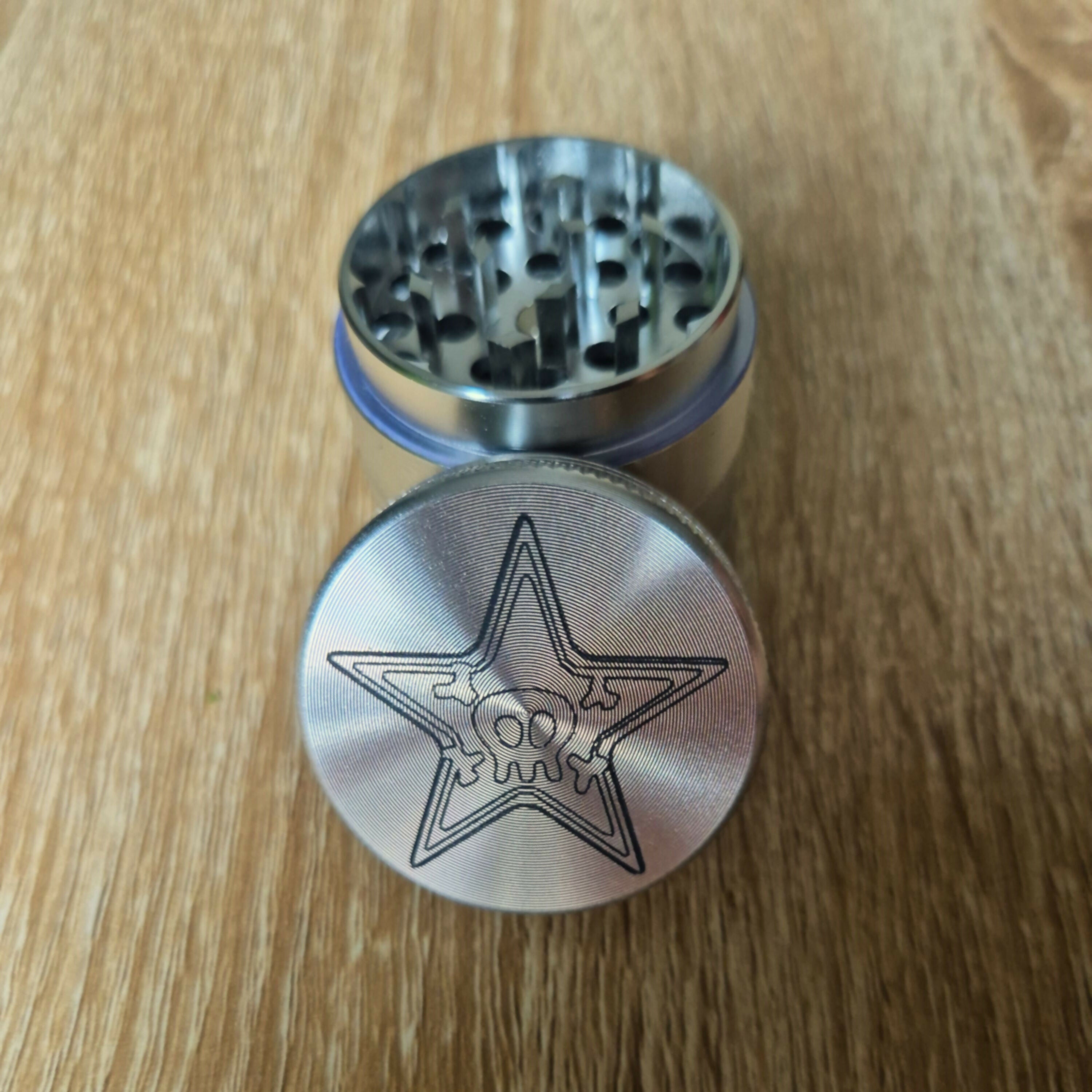 Grinder mit Wunschgravur • Personalisiert mit Nachricht, Name oder Motiv • Aluminium Metall Gewürz- und Kräutermühle - aboutweed