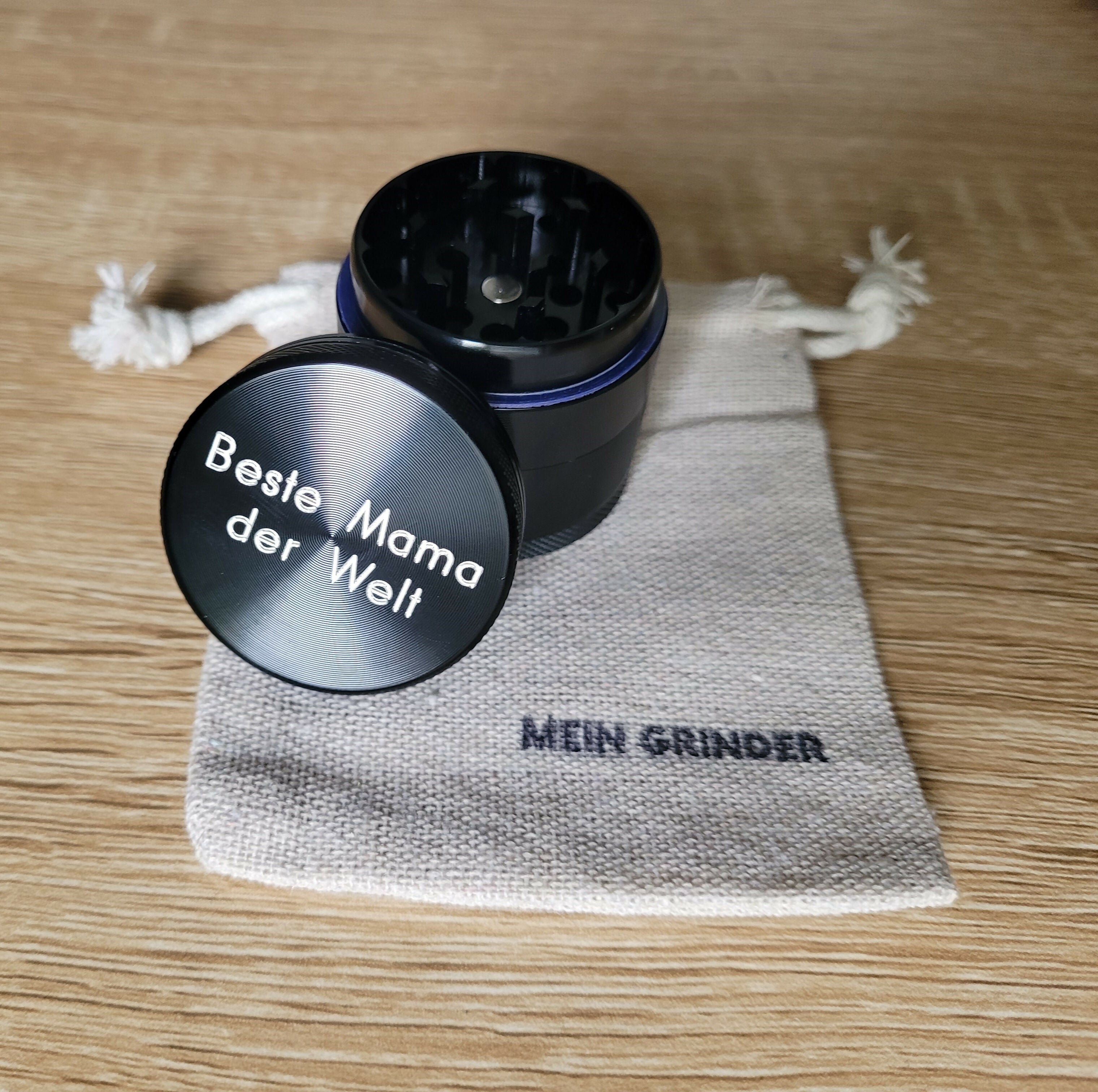 Grinder mit Wunschgravur • Personalisiert mit Nachricht, Name oder Motiv • Aluminium Metall Gewürz- und Kräutermühle - aboutweed